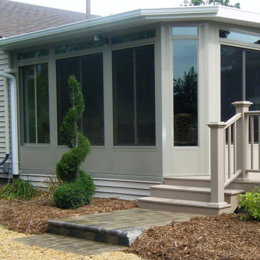 Custom Lawns & Landscape LLC