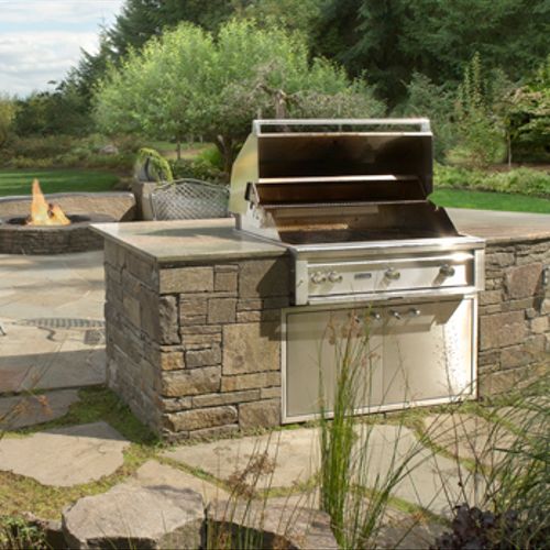 Landscape East and West | Outdoor Kitchen BBQ