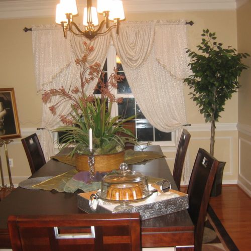 Traditional Dinning Room Stage
