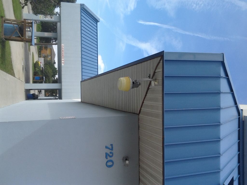 COMMERCIAL PRESSURE CLEANING !
WE USE 200-DEGREE H