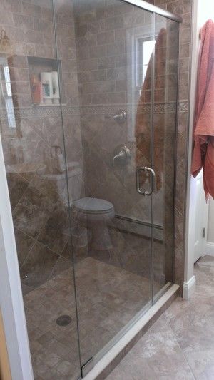 Just LOOK at that spotless glass shower door!