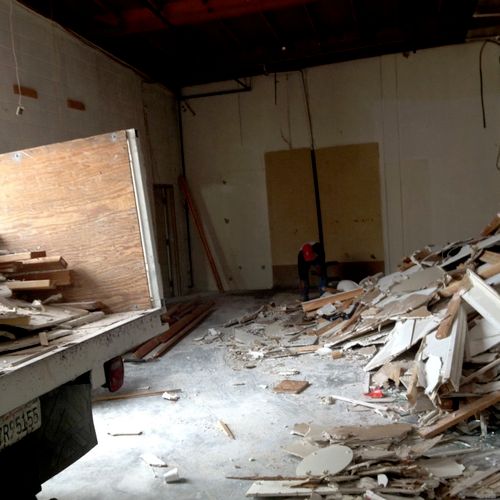 Tustin, CA Interior demolition and Junk removal
