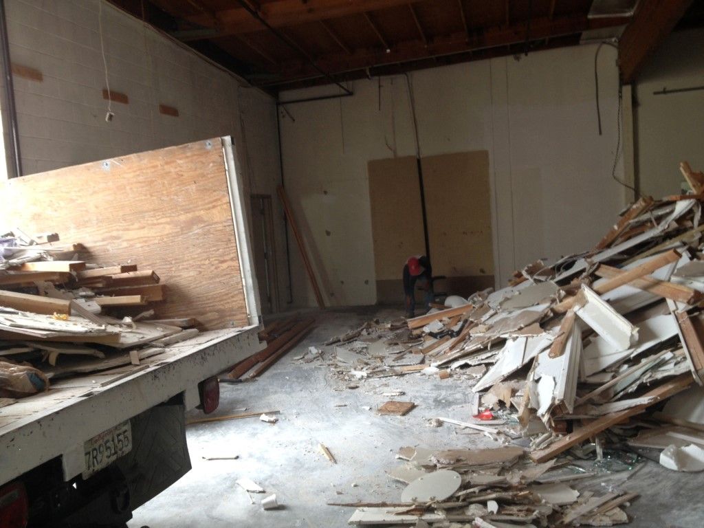 Tustin, CA Interior demolition and Junk removal