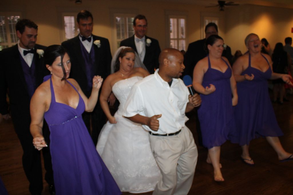 DJ LK SHOWING BRIDAL PARTY HOW TO CUPID SHUFFLE