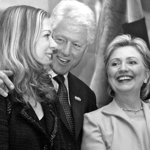 Clinton Family Portrait for Primera Hora