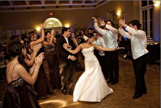 Diamond Sonic proudly serves Weddings Dancefloors!