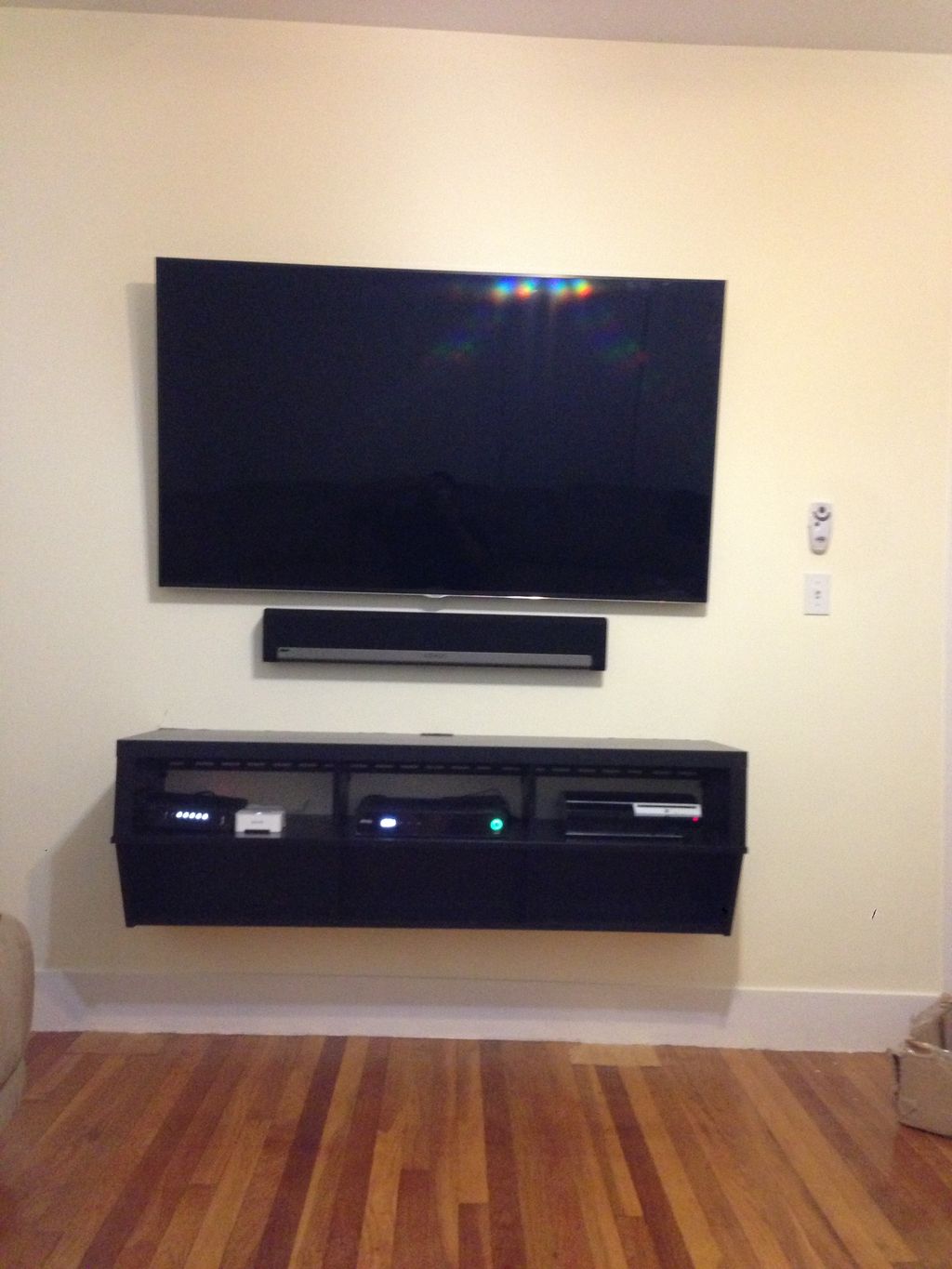 65inch LED Samsung, Sonos Sound bar, Floating shel