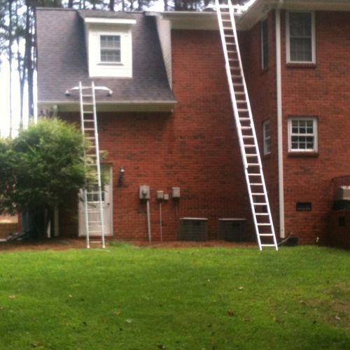 Cleaning gutters, glad were not afraid of heights