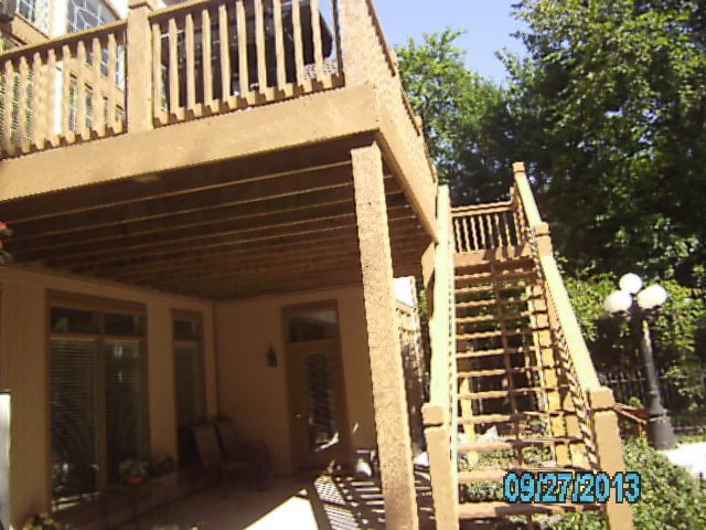 We install Decks