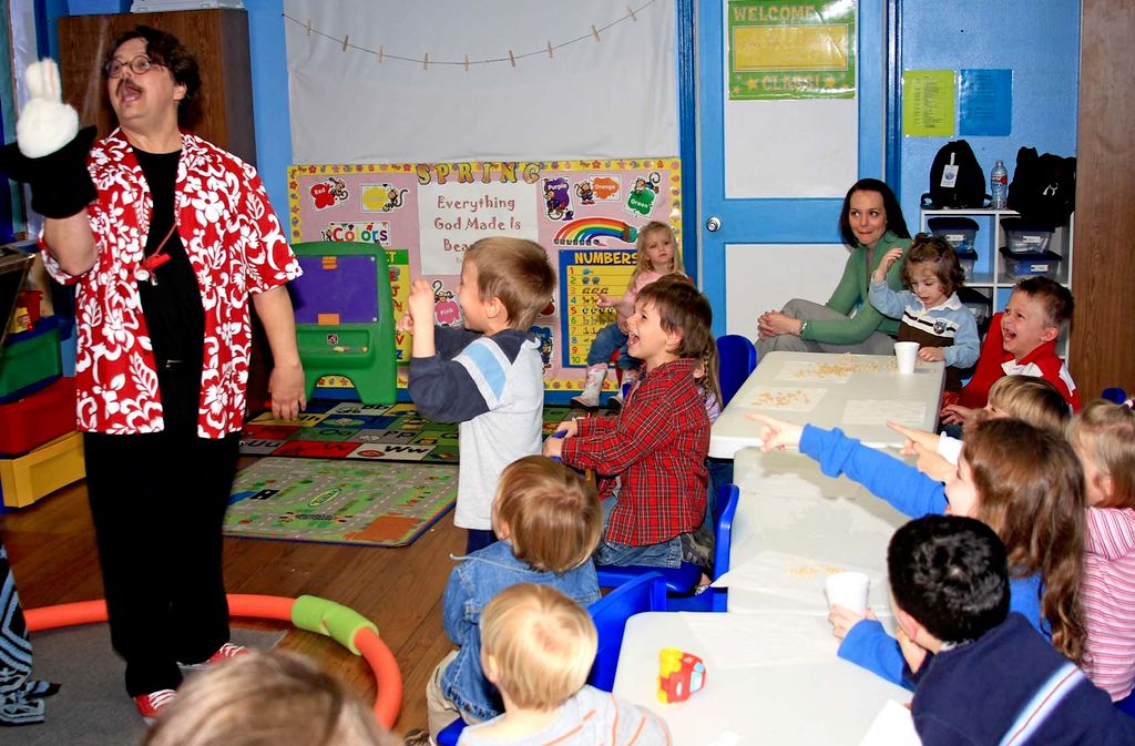 The Kids Always Catch Fluffy Peeking!