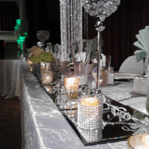 Head table with crystal package. Designer linens a