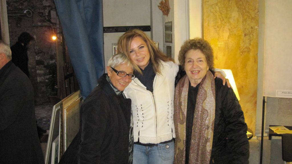 Livia with clients outside Rome