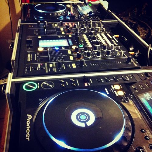 2 CDJs and a DJM 2000 are provided...