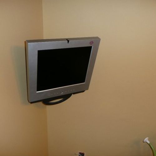 Kitchen Corner Mount. Cable receiver located in a 