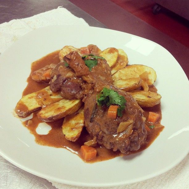 Cinnamon stewed chicken with carrots and lemon ore