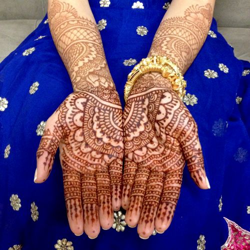 Full bridal mehndi/henna design. Great color. Trad