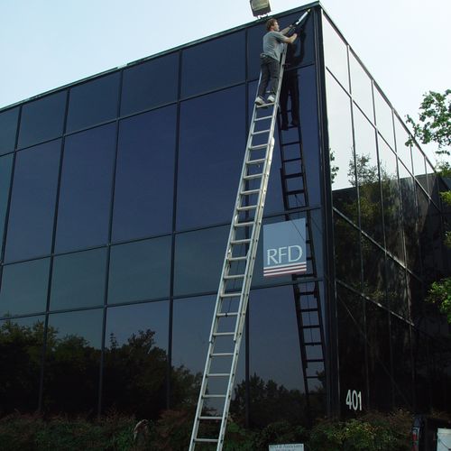 Window Glazing on an all glass office building