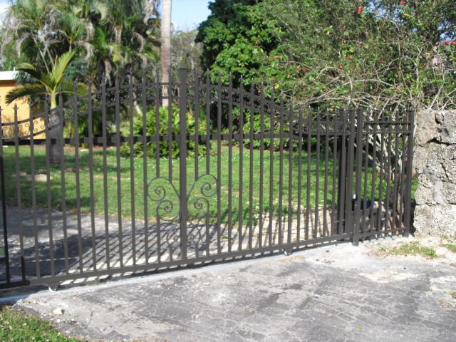 Aluminum Picket Fence & Gates