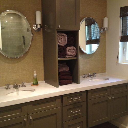 Warm and Inviting Transitional Master Bath with Li