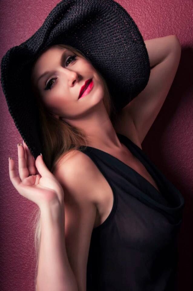 Model:Debra
Photo By: dYr Photography
2013