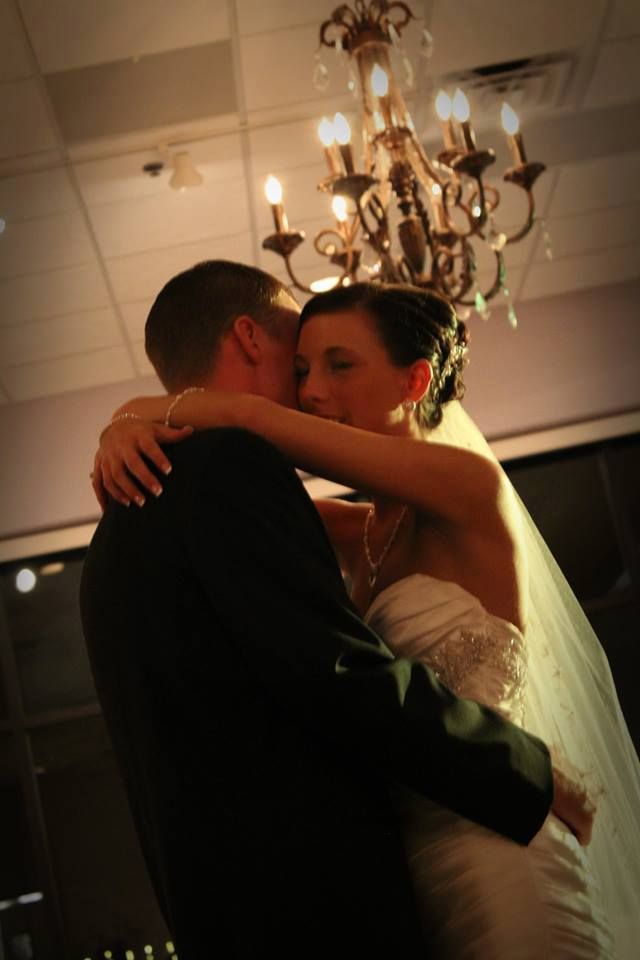 1st dance in Canfield
www.adivinetimedj.com