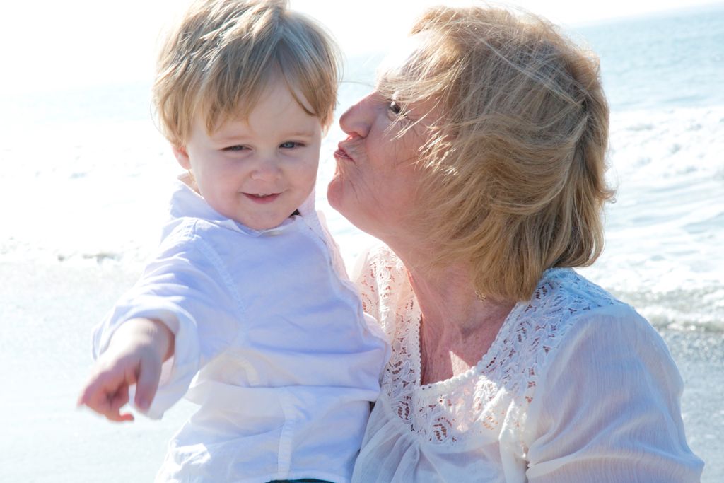 Family portrait photography at the beach.