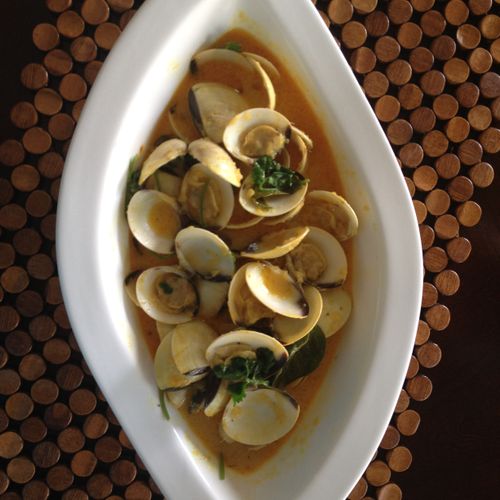 Clams and fresh heart of palms in roasted pepper, 