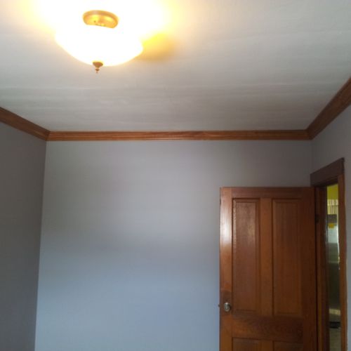 crown molding around the ceiling