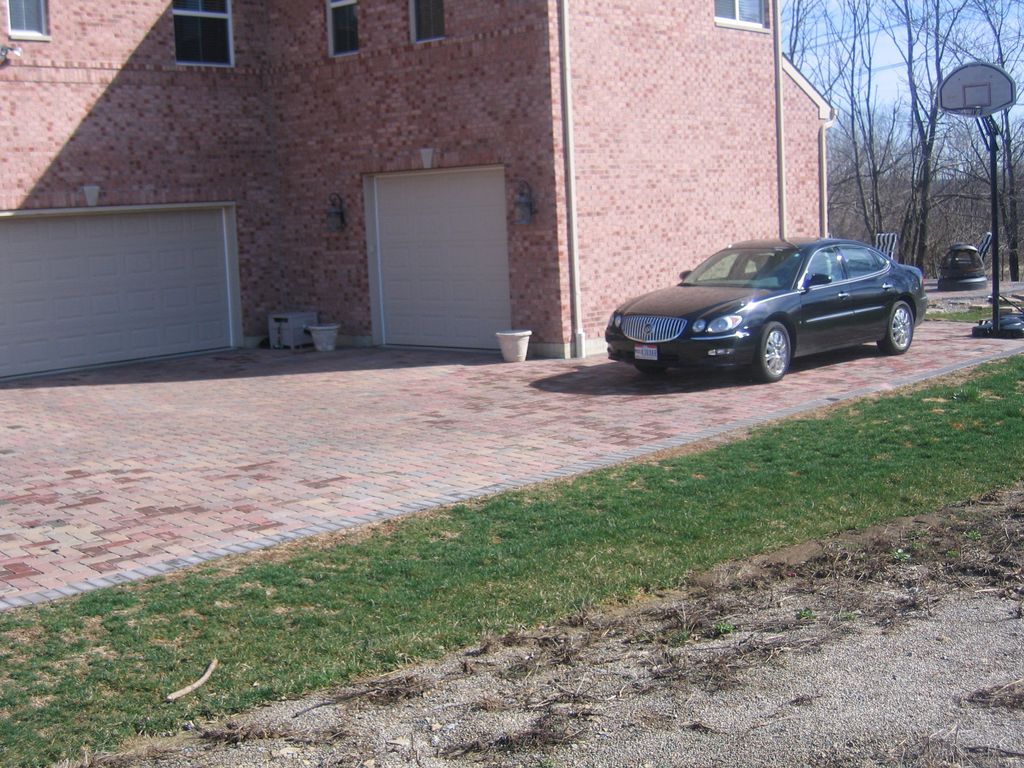 Paver driveway in the Cincinnatti area.