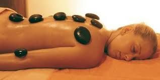 hot stone massage (masaje con piedras calientes)