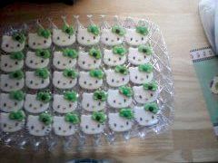 Working with Fondant: Hello Kitty Cupcake Tops