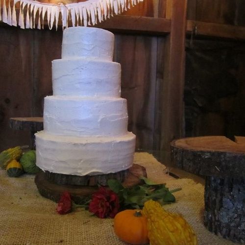 Barn Wedding; Vanilla cake with vegan frosting, an