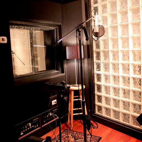 Vocal/Instrument ISO booth.
