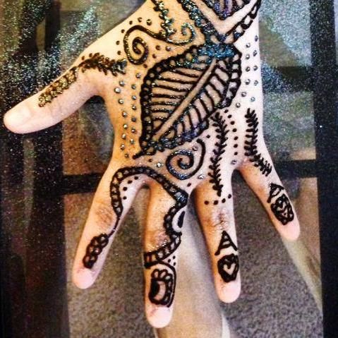 Happy Henna Body Art/Illustration
