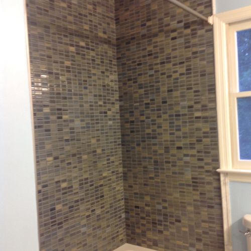 Remodeled master bathroom
-Jacuzzi Air Bath
-Mosai