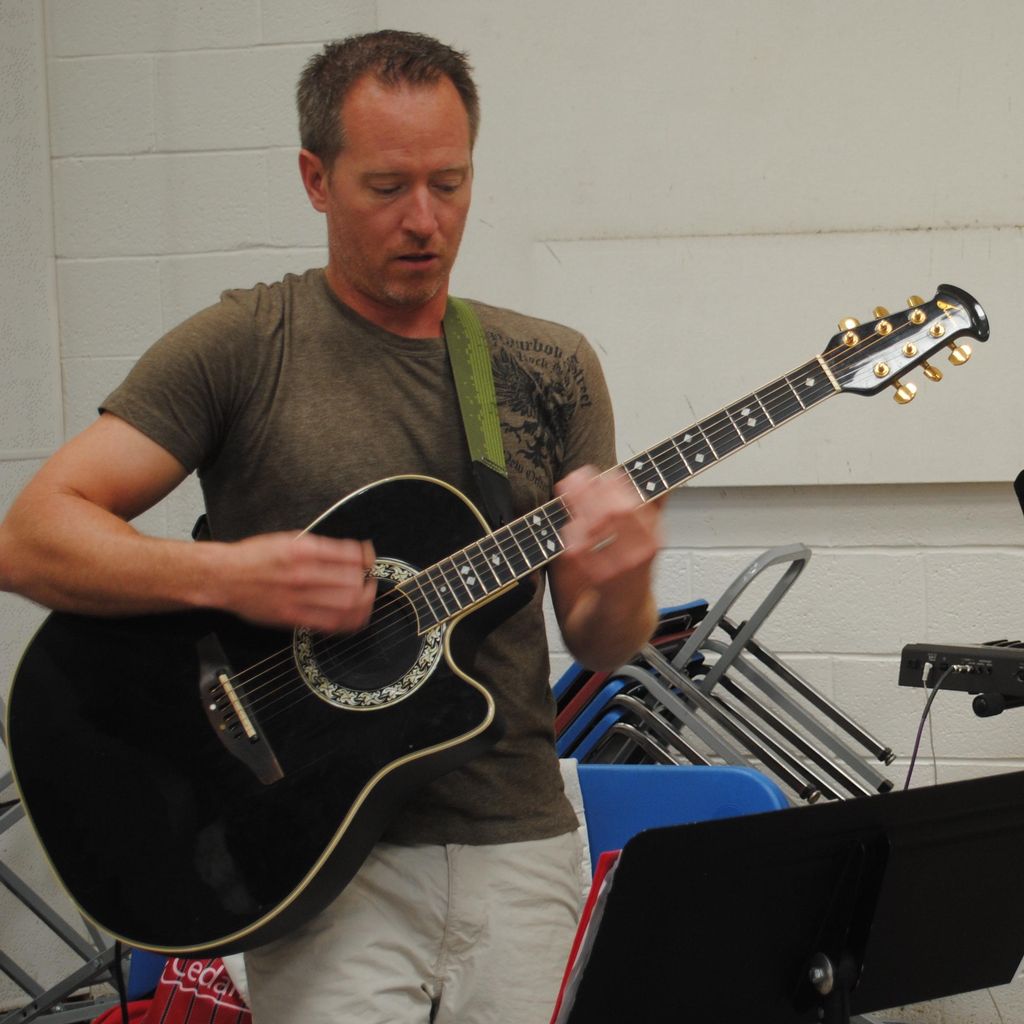 Guitar Lessons / Guitar Performer