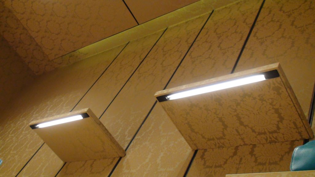 commercial fluorescent lighting
