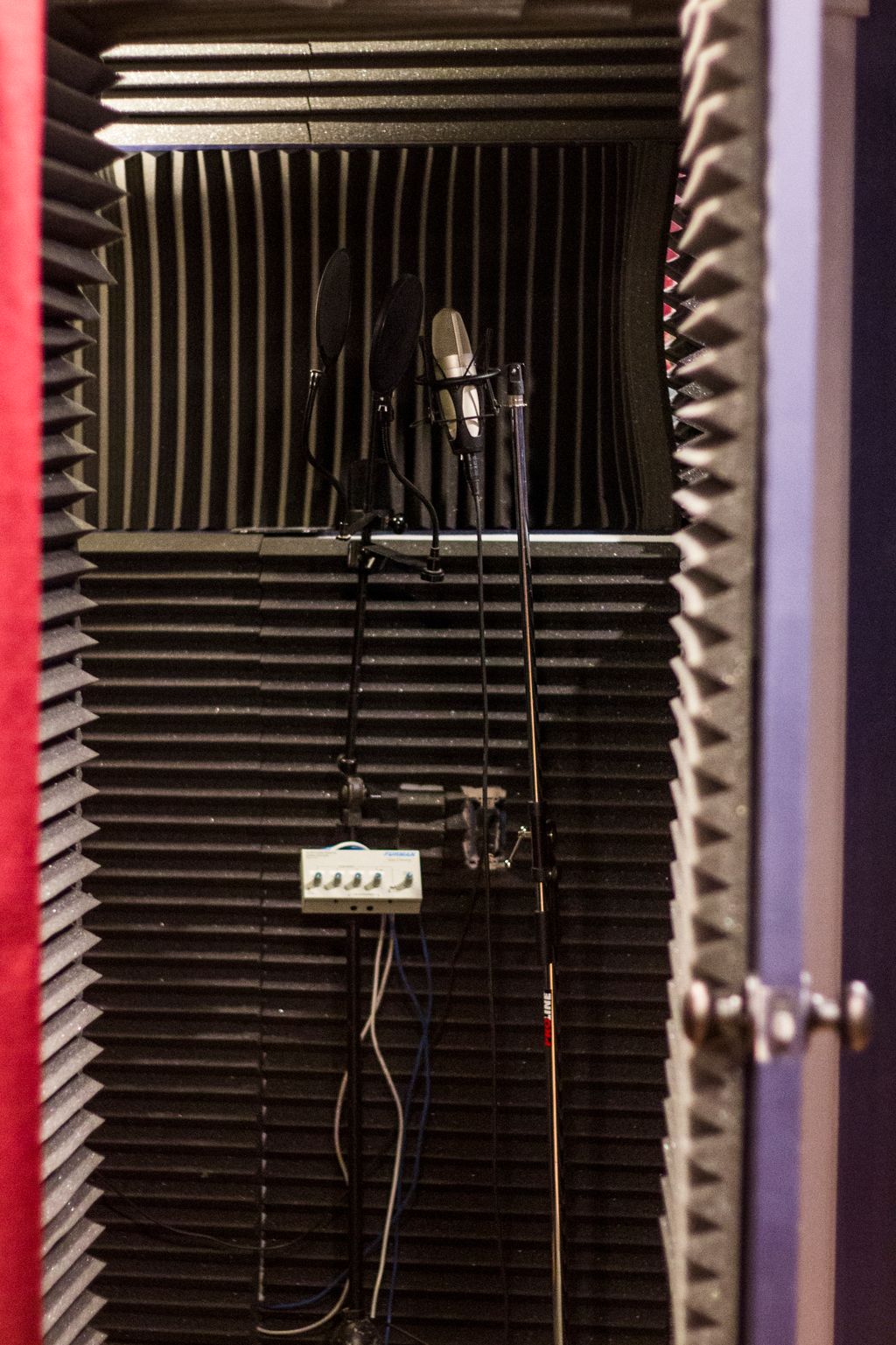 Sound dampened vocal booth, including whisper quie
