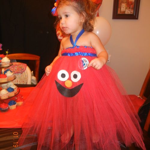 Birthday girl in custom Elmo Tutu dress to match p