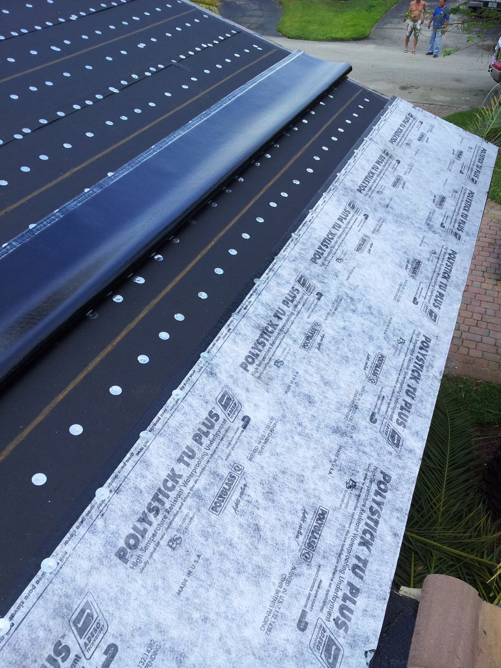 PEEL AND STICK UNDERLAYMENT FOR ROOF TILE