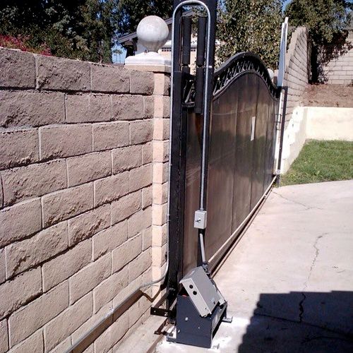 Gate Operator Viking L-3 install for home in Yorba