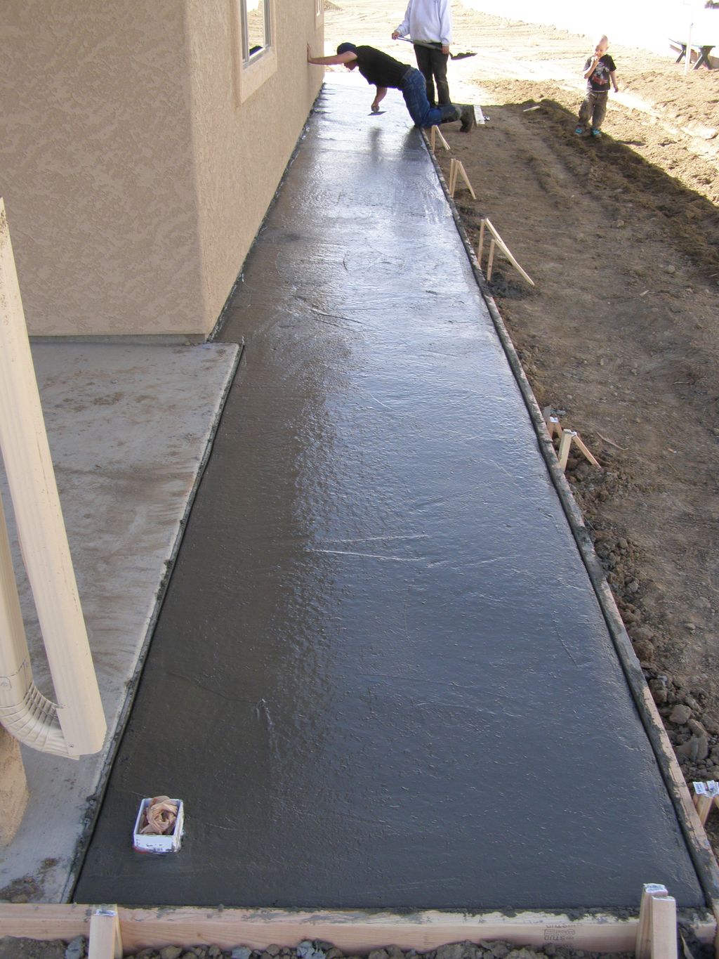 Offer custom flat work concrete.