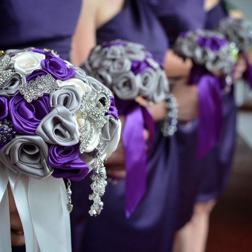 Bridesmaid bouquets by EOTA. Photography by Pelleg