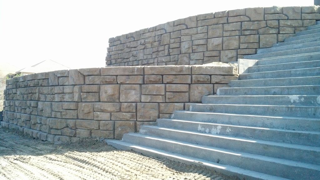 Another view of the gorgeous retaining wall :)