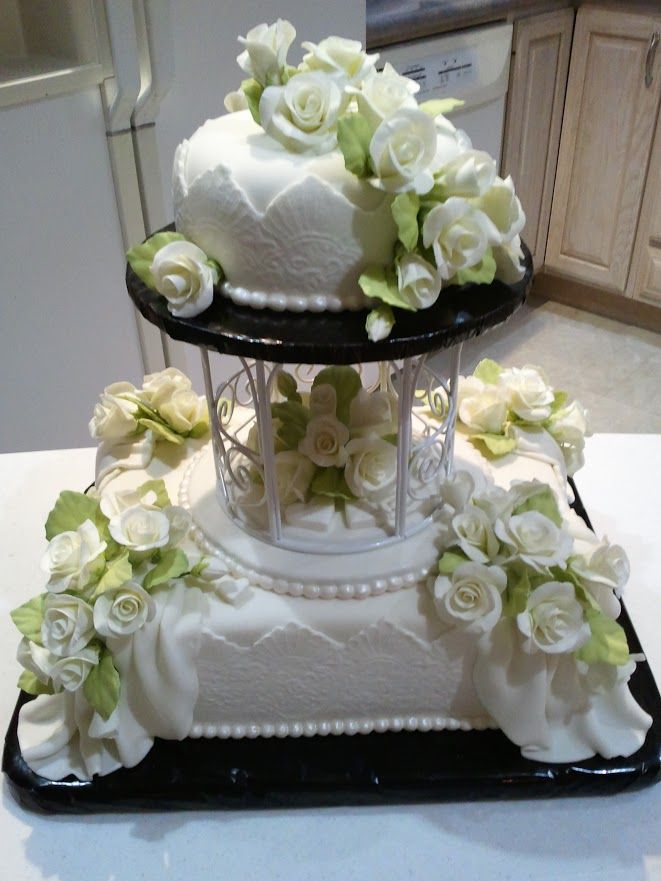 Handmade White Roses... so beautiful! My best cake