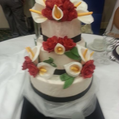 Roses and Lily Wedding Cake