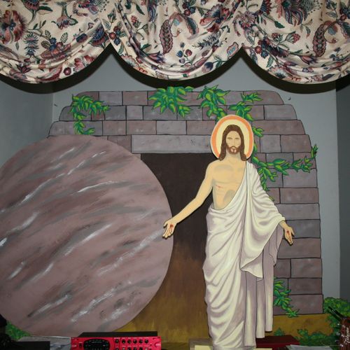 Mural of Jesus risen at the tomb.