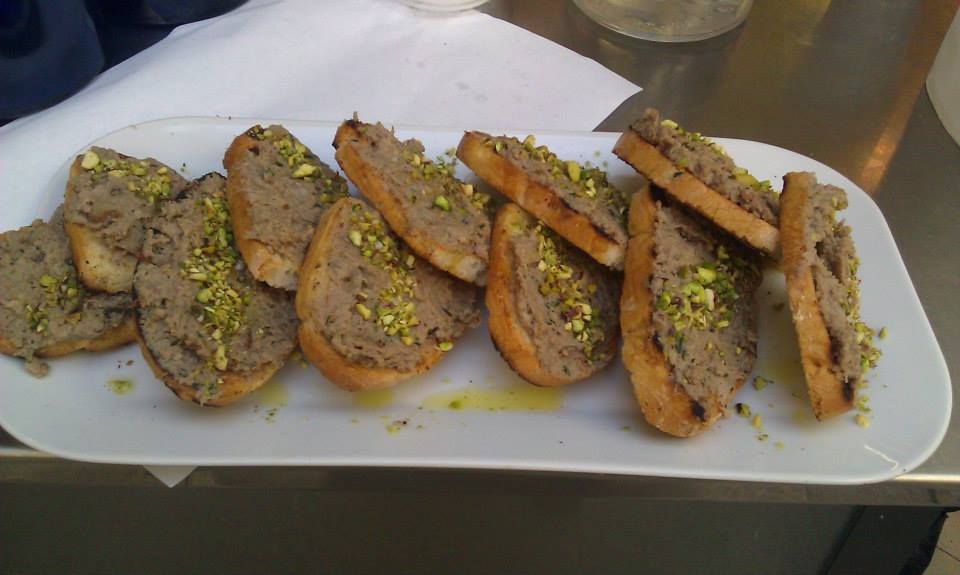 Crustini with duck pate' and pistachios