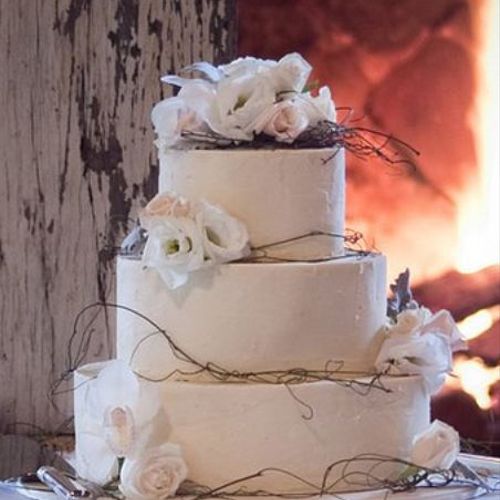 Does this cake catch your eye? Simplicity is often