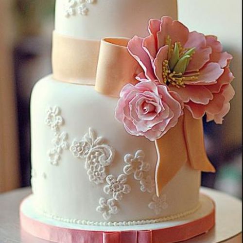 A precious top cake for your Wedding to save for y